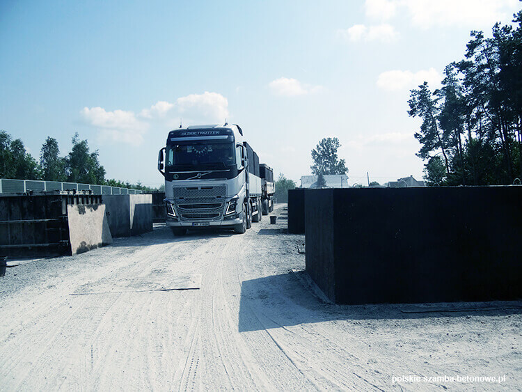 Transport szamb betonowych  w Lądku Zdroju